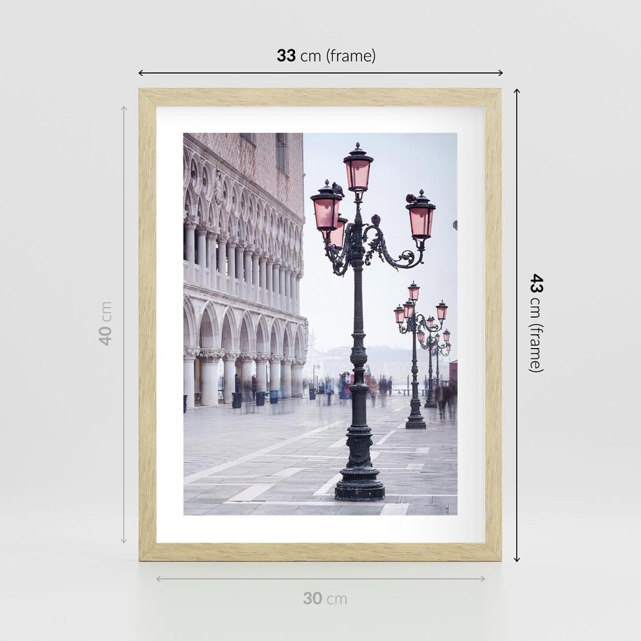 Plakat w ramie 30x40 - Przemijający urok miasta - miasto, uliczka - rama drewno