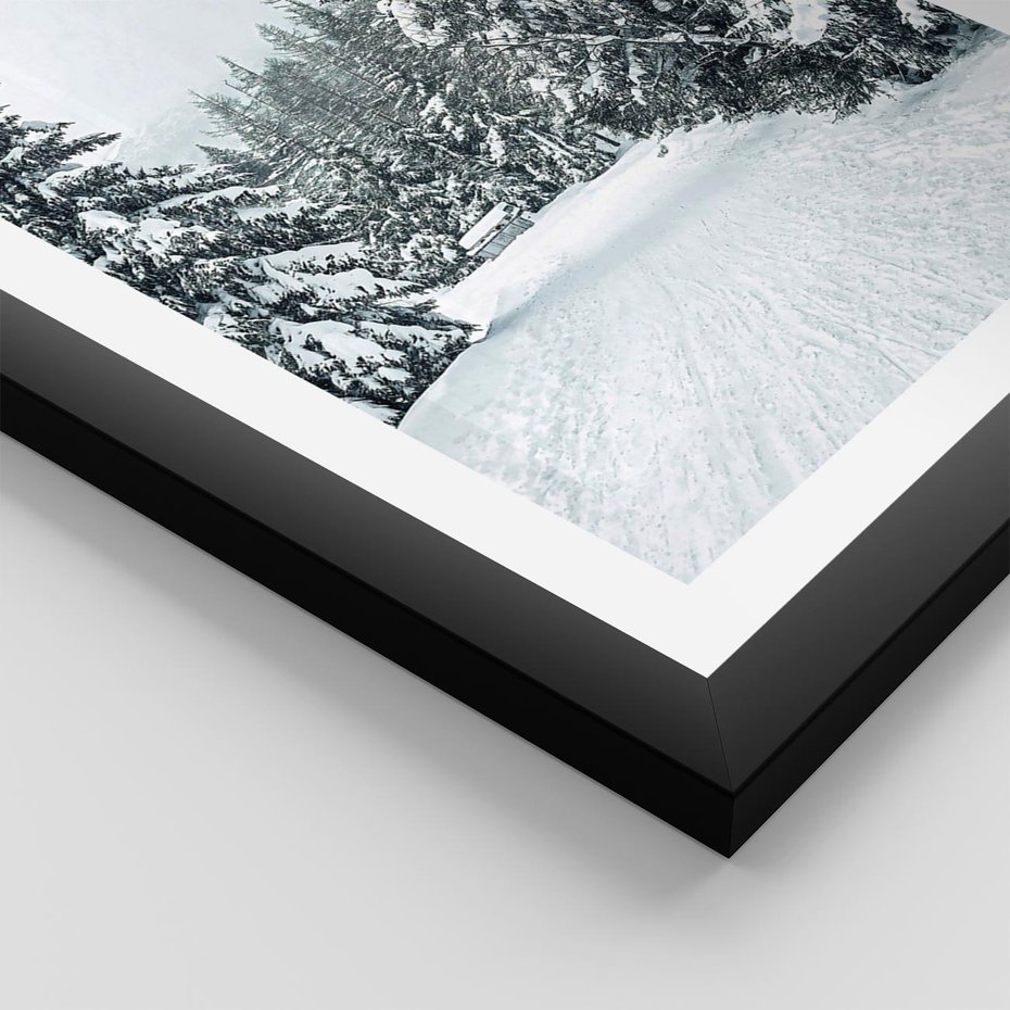 Plakat w ramie 50x70 - Magia Zimy na Obrazie - las, zima - rama czarna