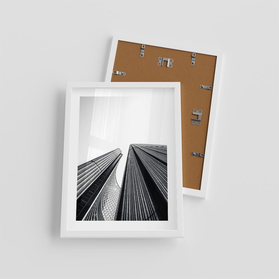 Plakat w ramie 30x40 - Monochromatyczna Wizja - architektura, wysoki wieżowiec - rama biała