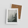 Plakat w ramie 30x40 - Mglista przemiana lasu - las, mgła - rama biała