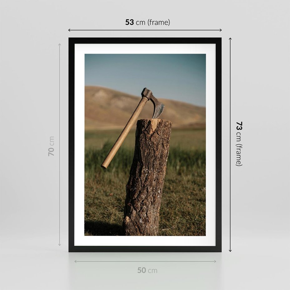 Plakat w ramie 50x70 - Lasowa siła w drewnie - las, siekiera - rama czarna