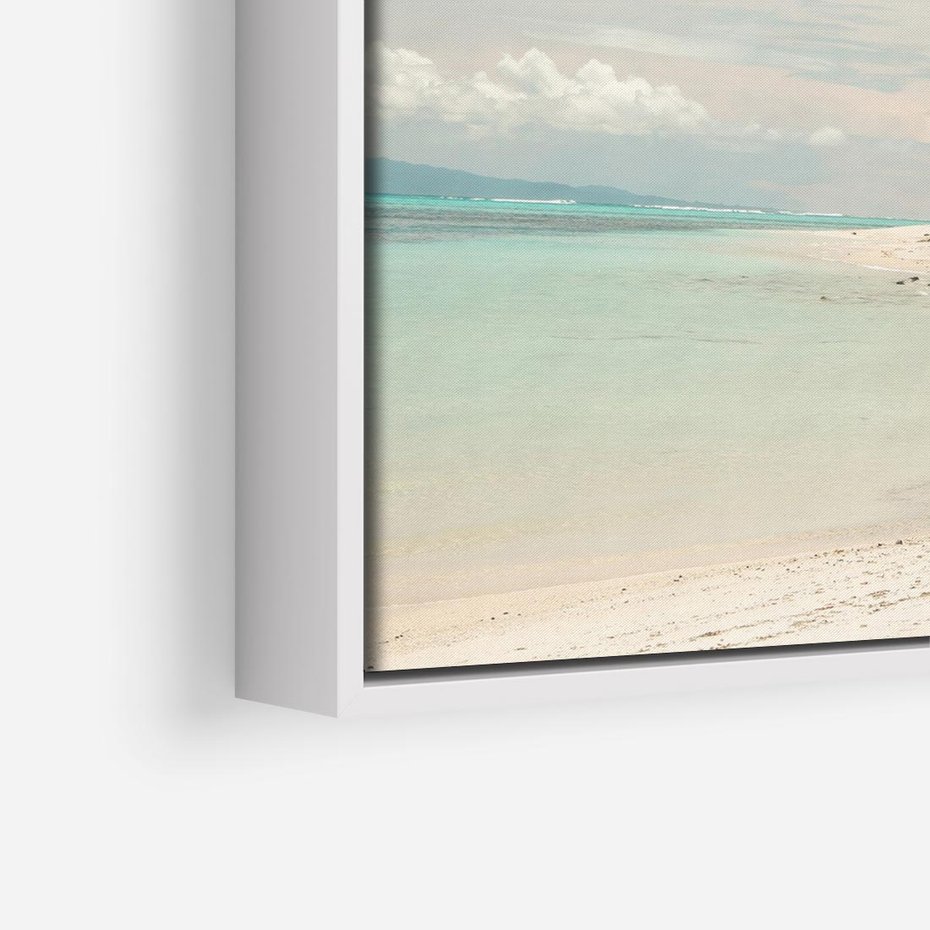 Obraz w ramie 50x50 - Uczta Egzotycznych Marzeń - fotografia, rajska plaża - rama biała