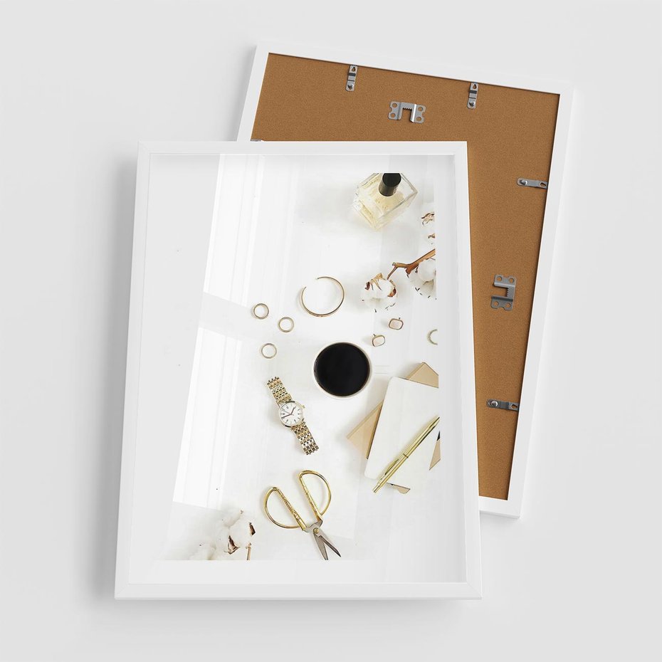 Plakat w ramie 50x70 - Luksusowy Lifestyle - kompozycja lifestyle, fotografia - rama biała