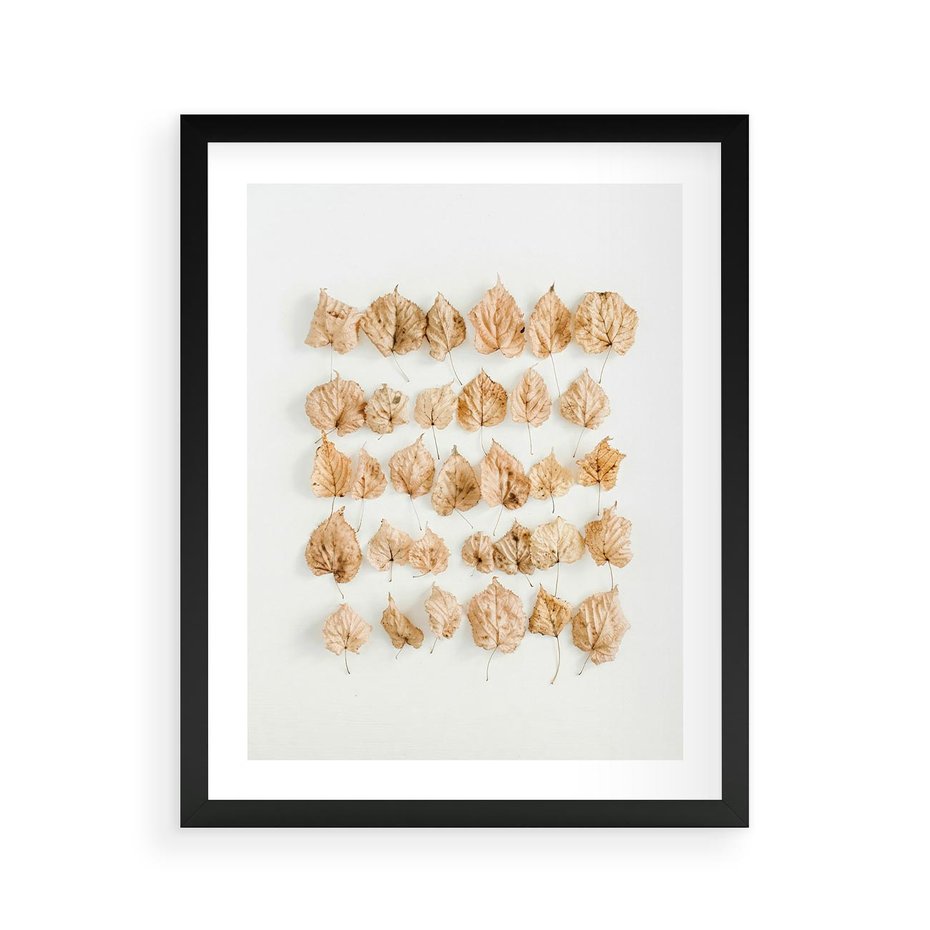 Plakat w ramie 40x50 - Liście Złotego Sezonu - kompozycja z suchych żółtych liści - rama czarna