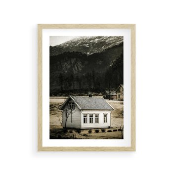 Plakat w ramie 50x70 - Ciepło i Urok Górskiego Domku - domek w górach, sepia - rama drewno
