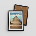 Plakat w ramie 30x40 - Pomost nad morską przestrzenią - pomost, morze - rama czarna