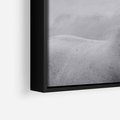 Obraz w ramie 100x70 - Moc i Wolność - czarno biała fotografia, biały - rama czarna