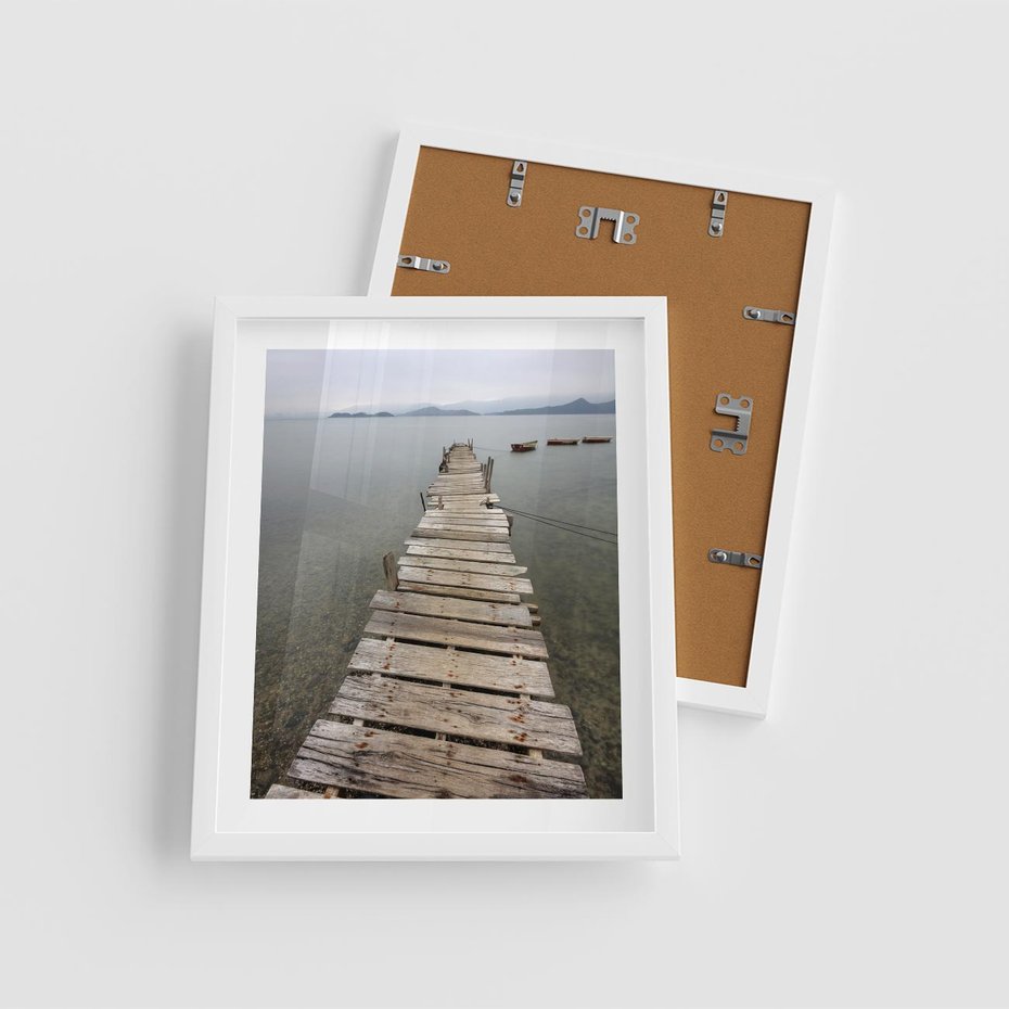 Plakat w ramie 40x50 - Jeziorne Refleksje - pomost, jezioro - rama biała