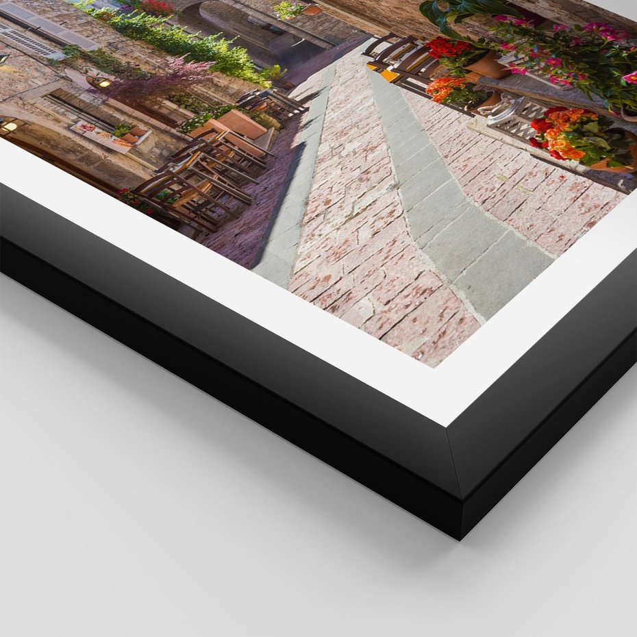 Plakat w ramie 50x70 - Malownicze Zakątki Miasta - uliczka, perspektywa - rama czarna
