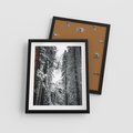 Plakat w ramie 40x50 - Cicha Magia Zimowego Lasu - zimowy las, ośnieżone drzewa - rama czarna