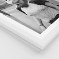Plakat w ramie 30x40 - Letnia Młodość - nowoczesna fotografia, czarno biała - rama biała