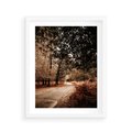 Plakat w ramie 40x50 - Magia Jesieni: Pejzaż Parku w Odcieniach Żółci - jesień, park - rama biała