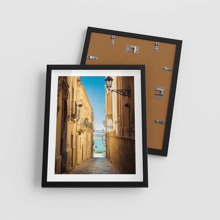 Plakat w ramie 40x50 - Perspektywa magicznej uliczki - uliczka, perspektywa - rama czarna