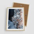 Plakat w ramie 50x70 - Lot Ptaka - zima, zimowy krajobraz - rama drewno