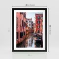 Plakat w ramie 40x50 - Przejażdżka gondolą przez Wenecję - Wenecja, kanały - rama czarna