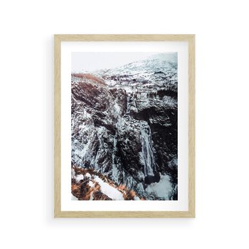 Plakat w ramie 50x70 - Góry w Białym Uroku: Zimowa Sceneria - górski krajobraz, zima - rama drewno