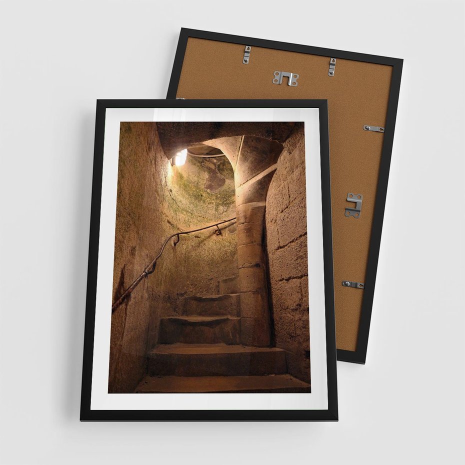 Plakat w ramie 50x70 - Perspektywa uliczki - uliczka, perspektywa - rama czarna