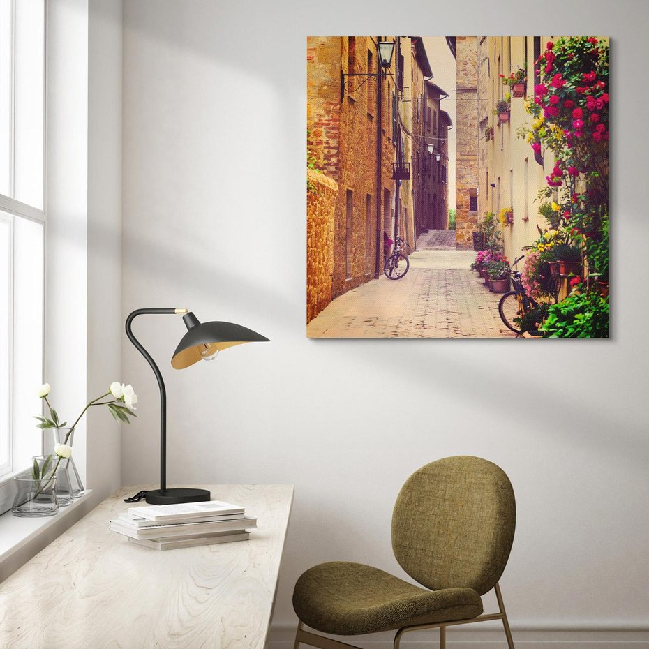 Obraz na płótnie 40x40 - Rowerowa przygoda w uliczkach pełnych perspektywy - uliczka, perspektywa