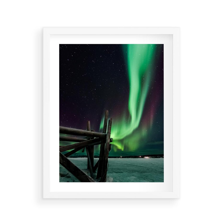Plakat w ramie 40x50 - Zorza polarna w tajemniczej nocnej przestrzeni - zorza, polarna - rama biała