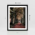 Plakat w ramie 40x50 - Spacer po Leśnej Drodze - ścieżka w lesie, jesień suche liście - rama czarna