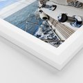 Plakat w ramie 30x40 - Moc żaglowca na pełnym morzu - żaglowiec, jacht - rama biała