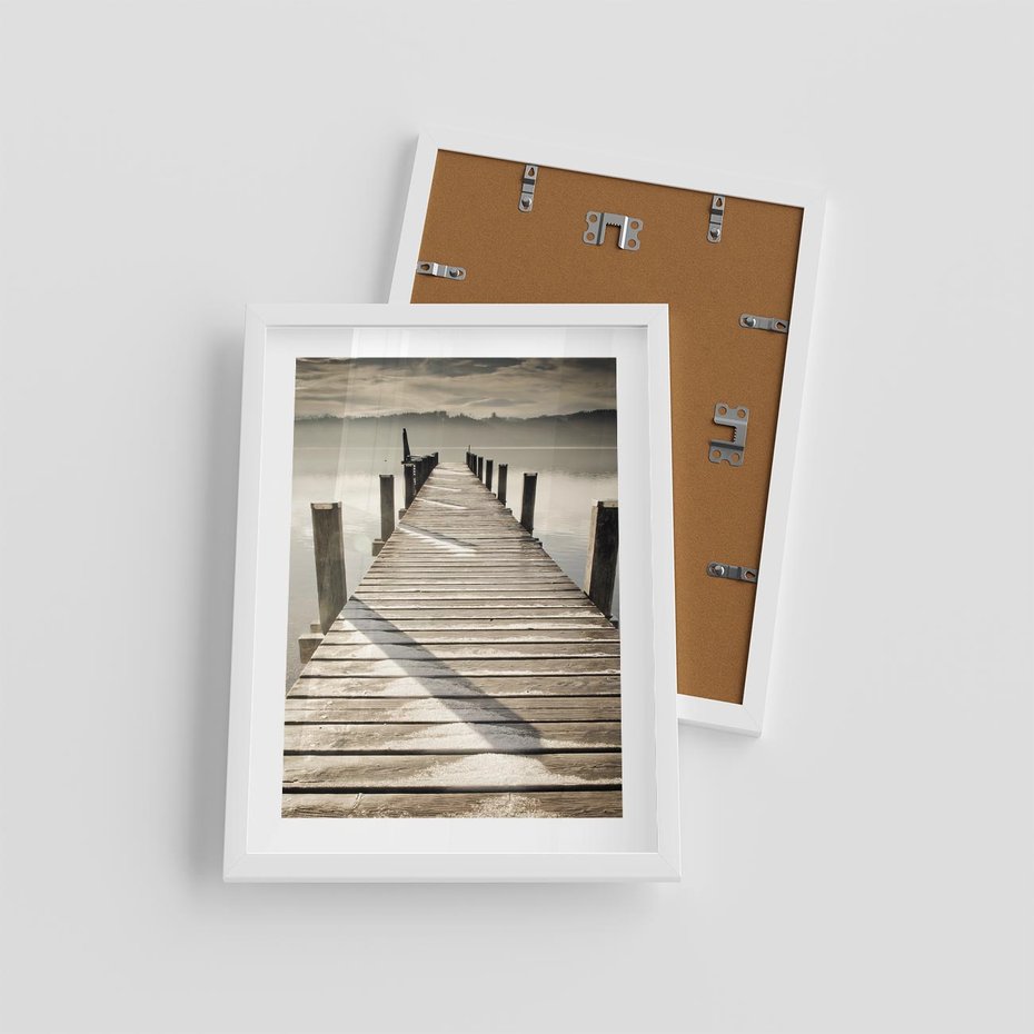 Plakat w ramie 30x40 - Idylliczny pomost nad jeziorem - pomost, jezioro - rama biała