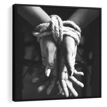 Obraz w ramie 50x50 - Splątane Uczucia - czarno biała fotografia, artystyczna - rama czarna