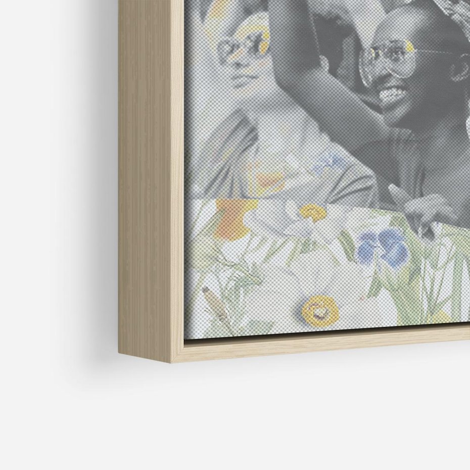 Obraz w ramie 80x80 - Księga zaklętych marzeń - kolaż, czarnobiałe zdjęcie wesołych młodych ludzi - rama drewno