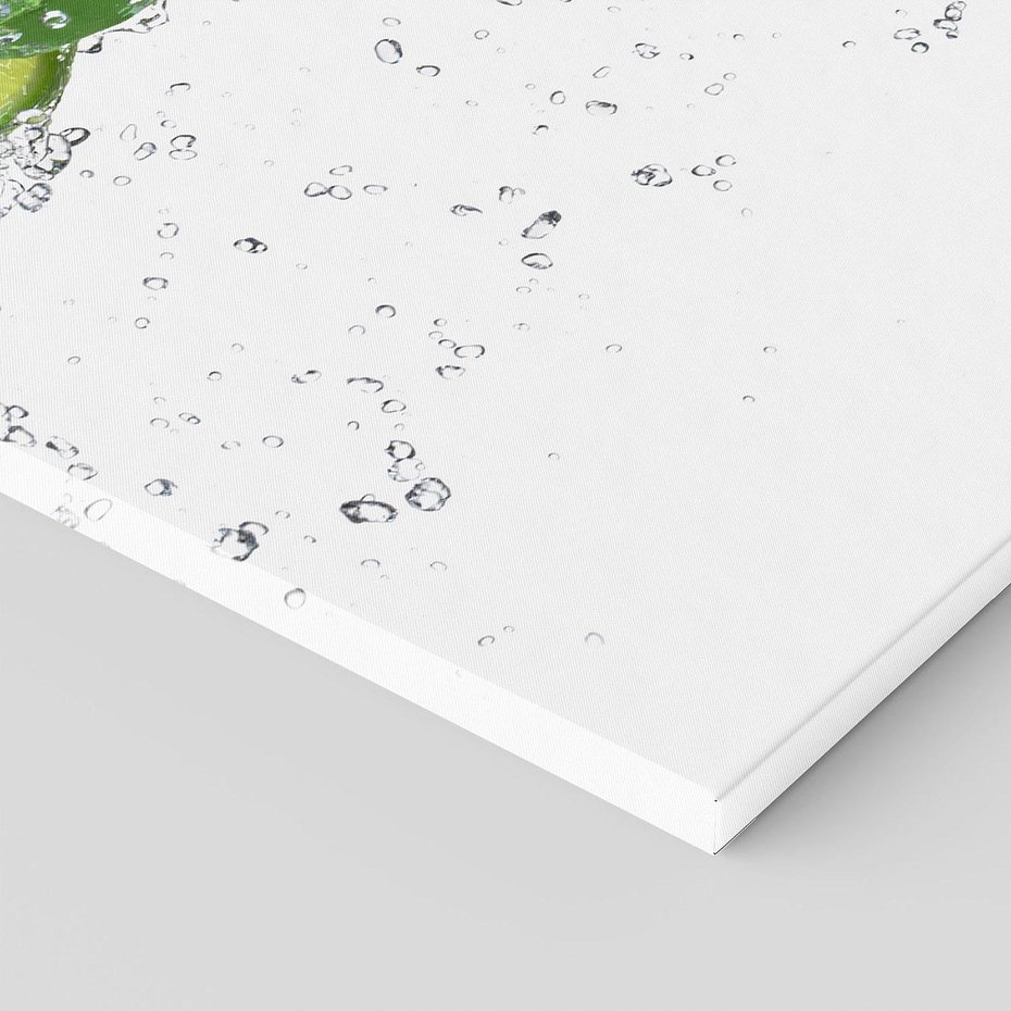 Obraz na płótnie 80x120 - Świeże limonki i woda - limonki, woda