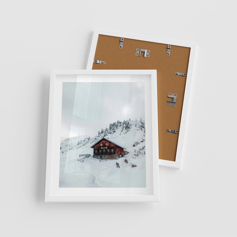 Plakat w ramie 40x50 - Zimowa Magia - domek, śnieg - rama biała