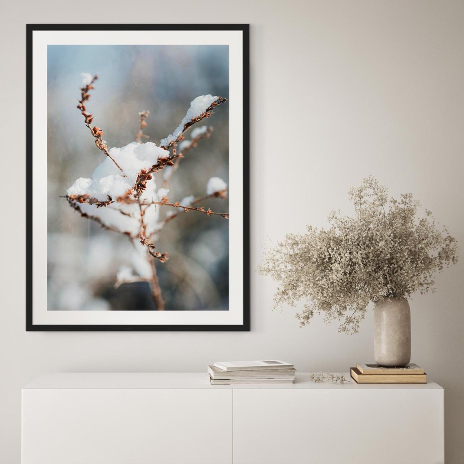 Plakat bez ramy 50x70 - Zimowy Urok Natury - gałązki pod śniegiem, natura