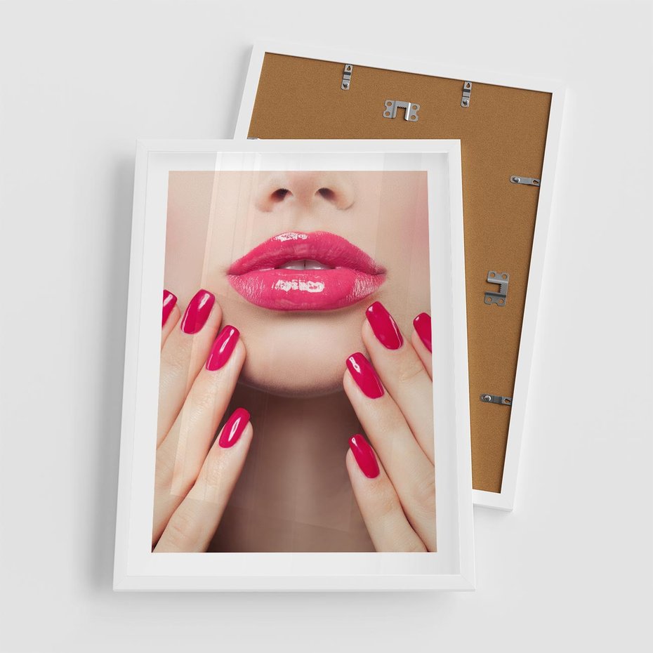 Plakat w ramie 50x70 - Wyrażenie Piękna - paznokcie, usta - rama biała