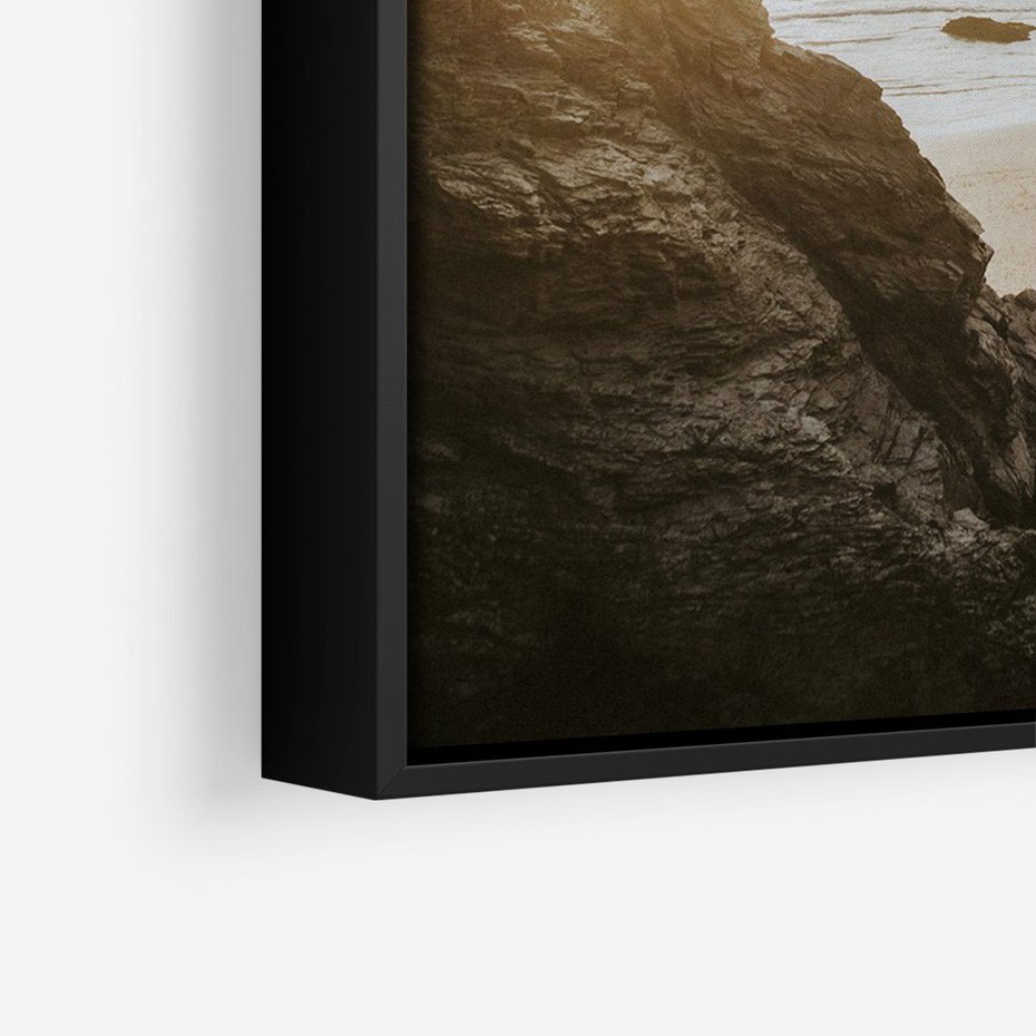 Obraz w ramie 70x100 - Magia Wieczornego Spokoju - plaża, zachód - rama czarna