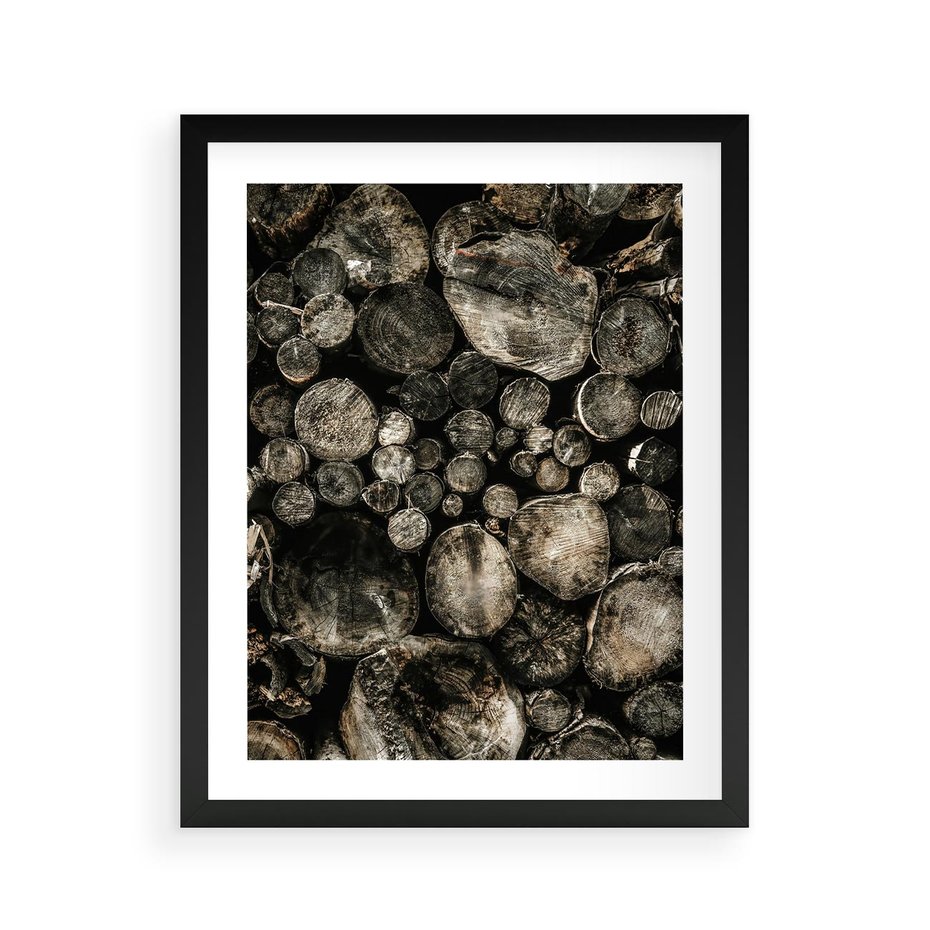 Plakat w ramie 40x50 - Stos Drewna - kłody drewna, pociete drweno - rama czarna