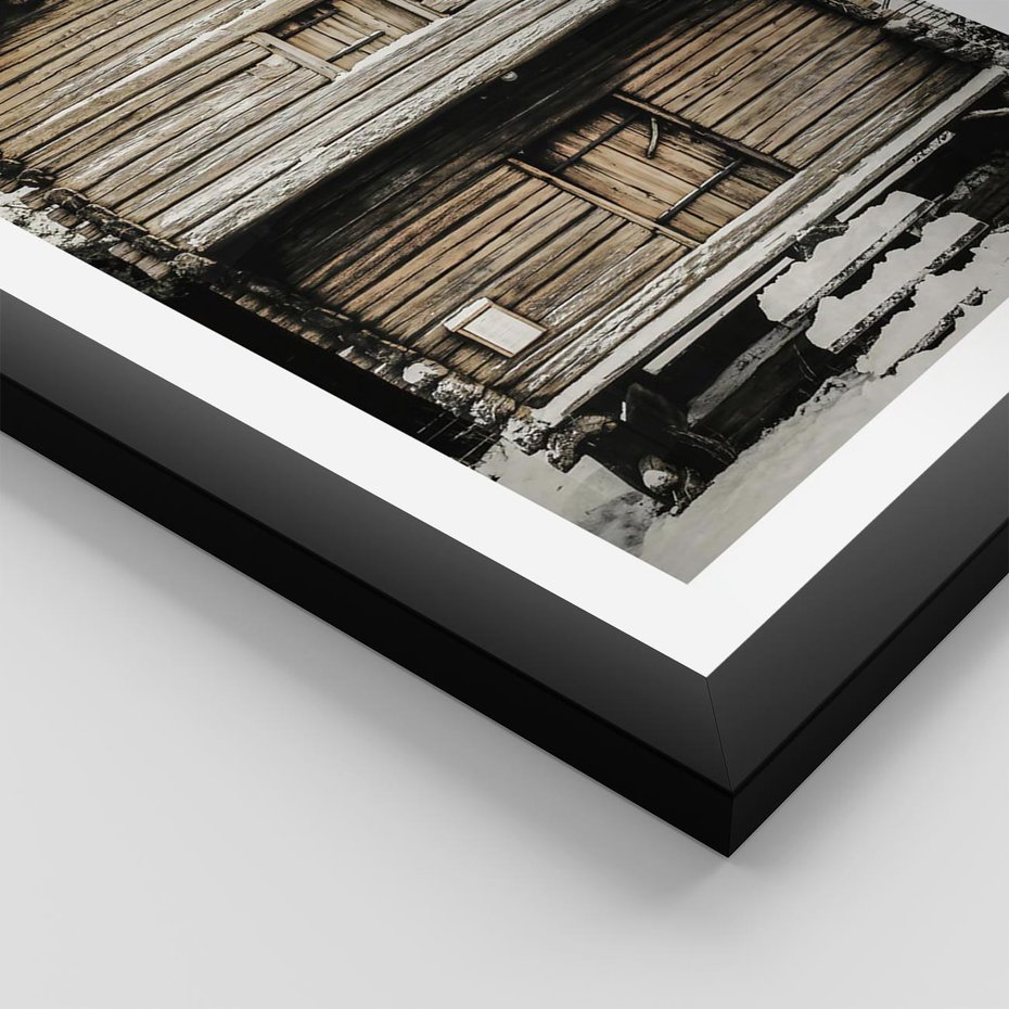 Plakat w ramie 30x40 - Stary Drewniany Dom w Śniegu - stary drewniany dom, zima - rama czarna