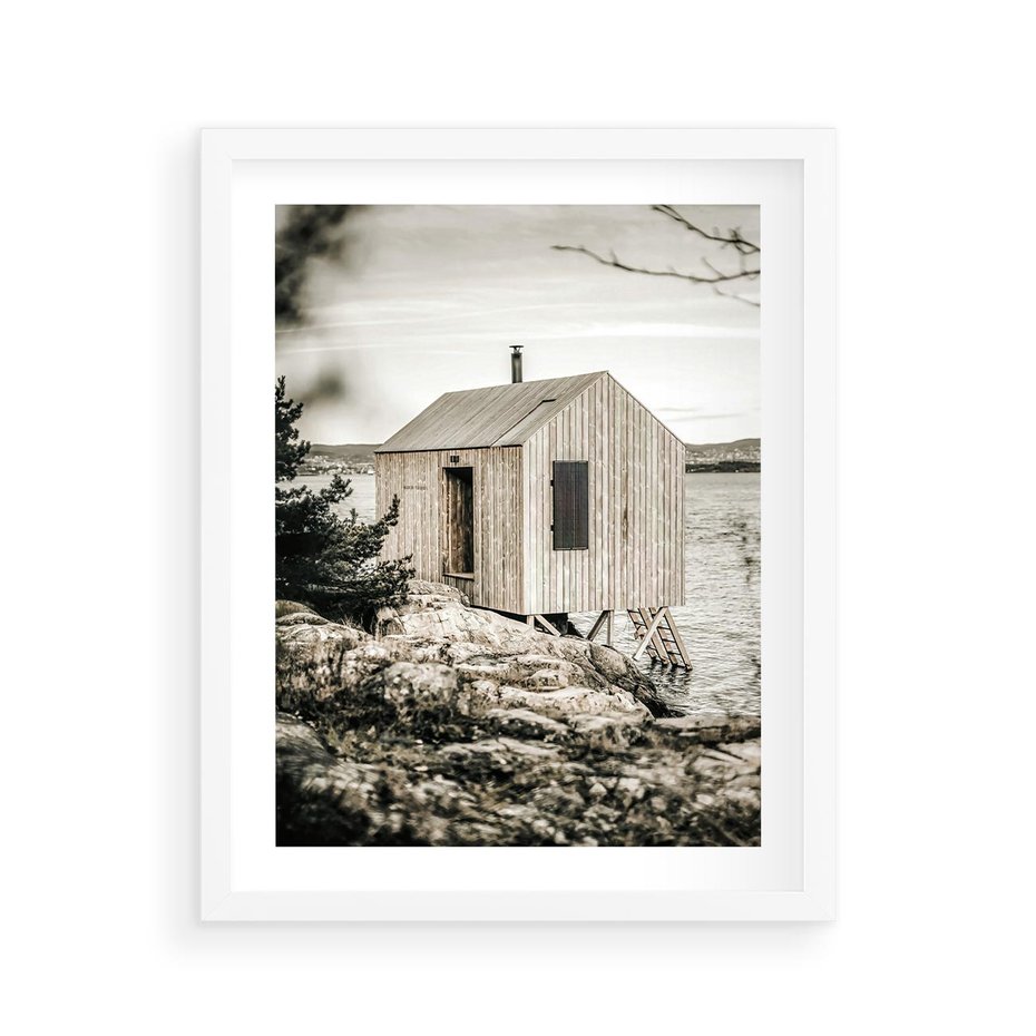 Plakat w ramie 40x50 - Nostalgiczna Oaza - rustykalny domek, domek nad jeziorem - rama biała
