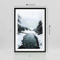 Plakat w ramie 50x70 - Zimowa Przyroda: Rzeka, Góry i Śnieg - zima, rzeka - rama czarna