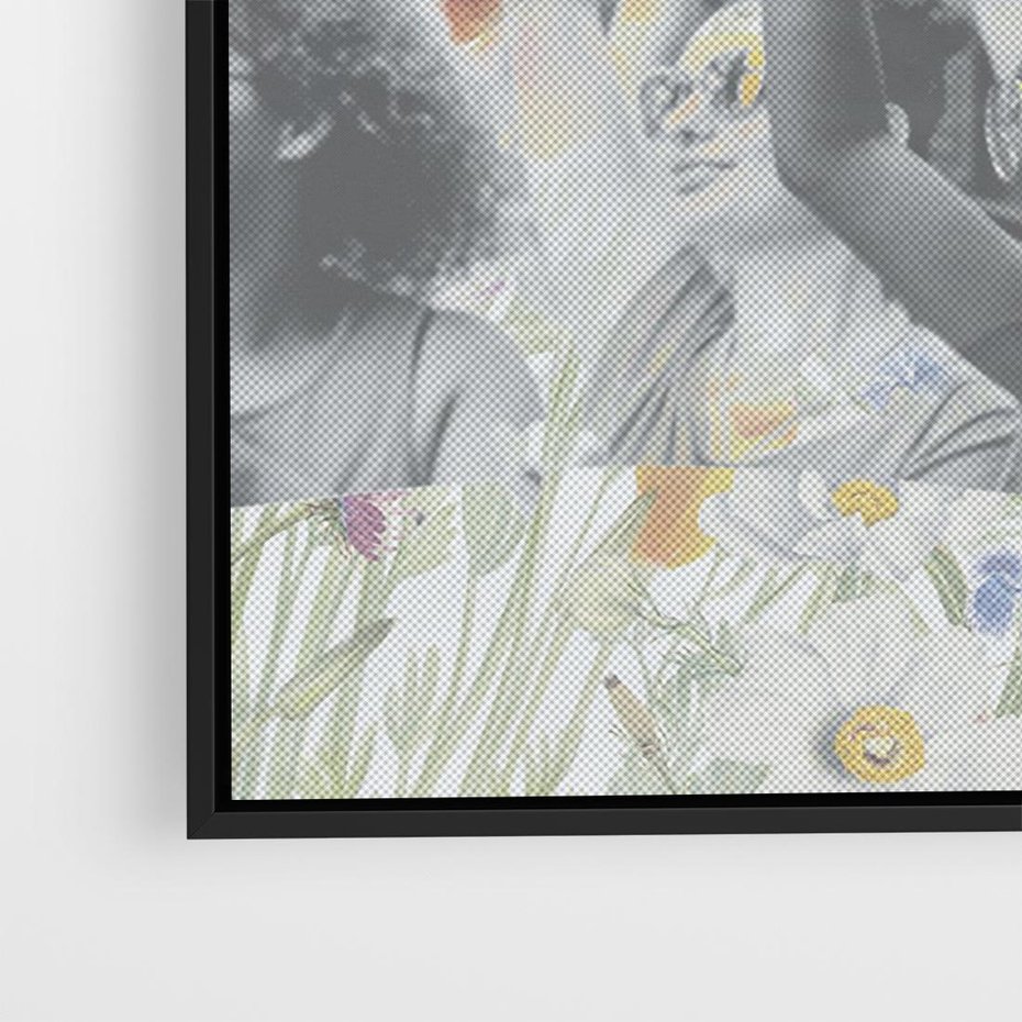 Obraz w ramie 70x50 - Księga zaklętych marzeń - kolaż, czarnobiałe zdjęcie wesołych młodych ludzi - rama czarna