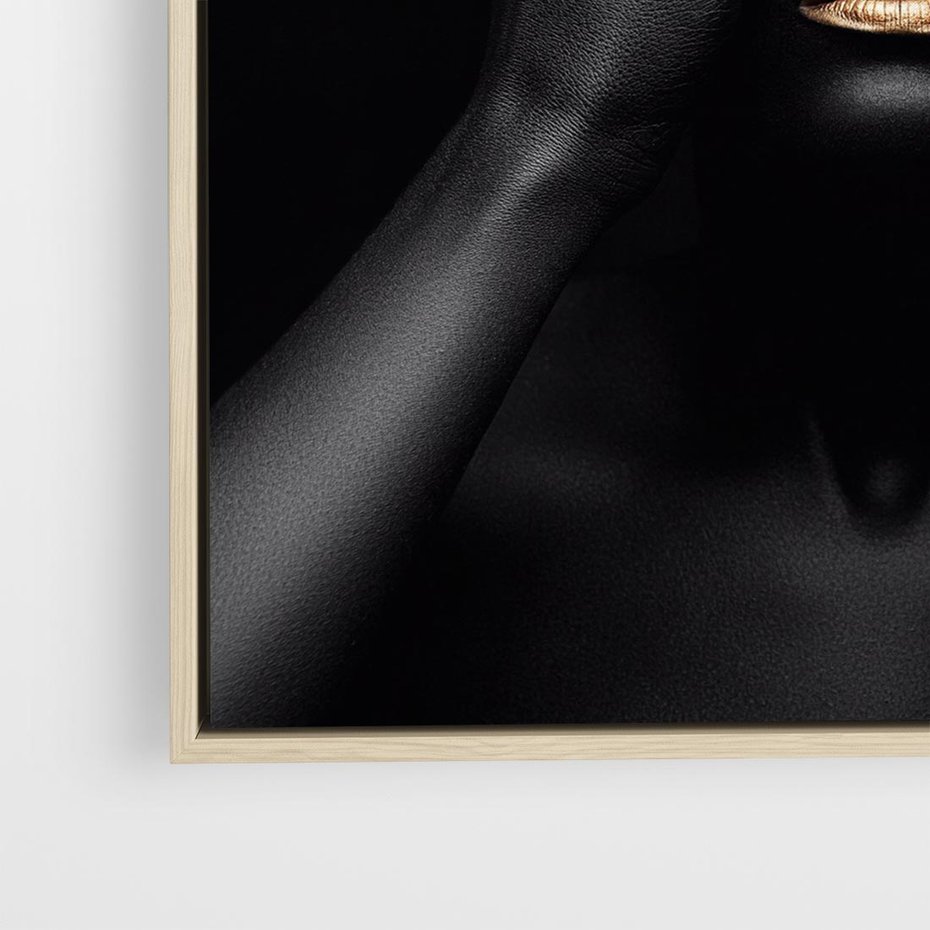 Obraz w ramie 80x80 - Złote Usta wyjątkowa subtelność - złote usta, złote palce - rama drewno