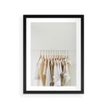 Plakat w ramie 30x40 - Elegancja Prostoty - ubrania, modowa fotografia - rama czarna