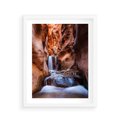 Plakat w ramie 40x50 - Tajemniczy świat jaskini i wodospadu - jaskinia, wodospad - rama biała