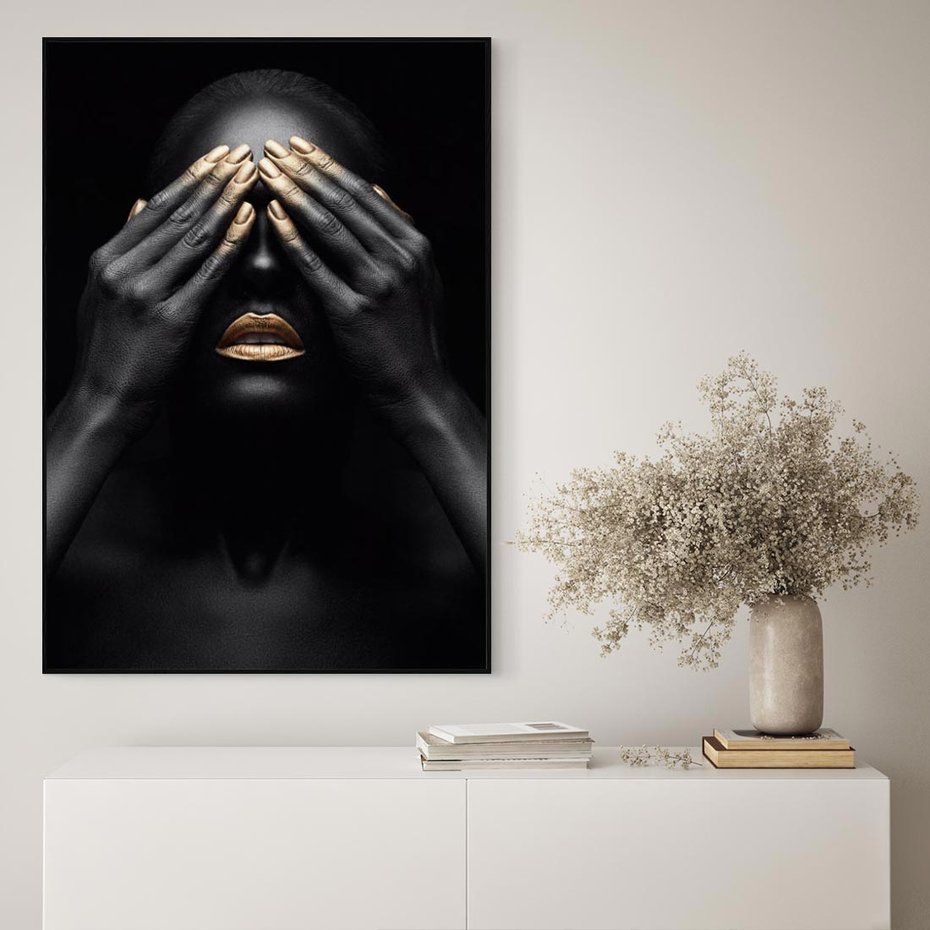 Obraz w ramie 70x100 - Złote Usta wyjątkowa subtelność - złote usta, złote palce - rama czarna