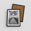 Plakat w ramie 30x40 - Romantyczny pomost z latarnią - pomost, latarnia - rama czarna