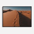Obraz w ramie 70x50 - Piasek pustyni w ogniu - pustynia, piasek - rama czarna