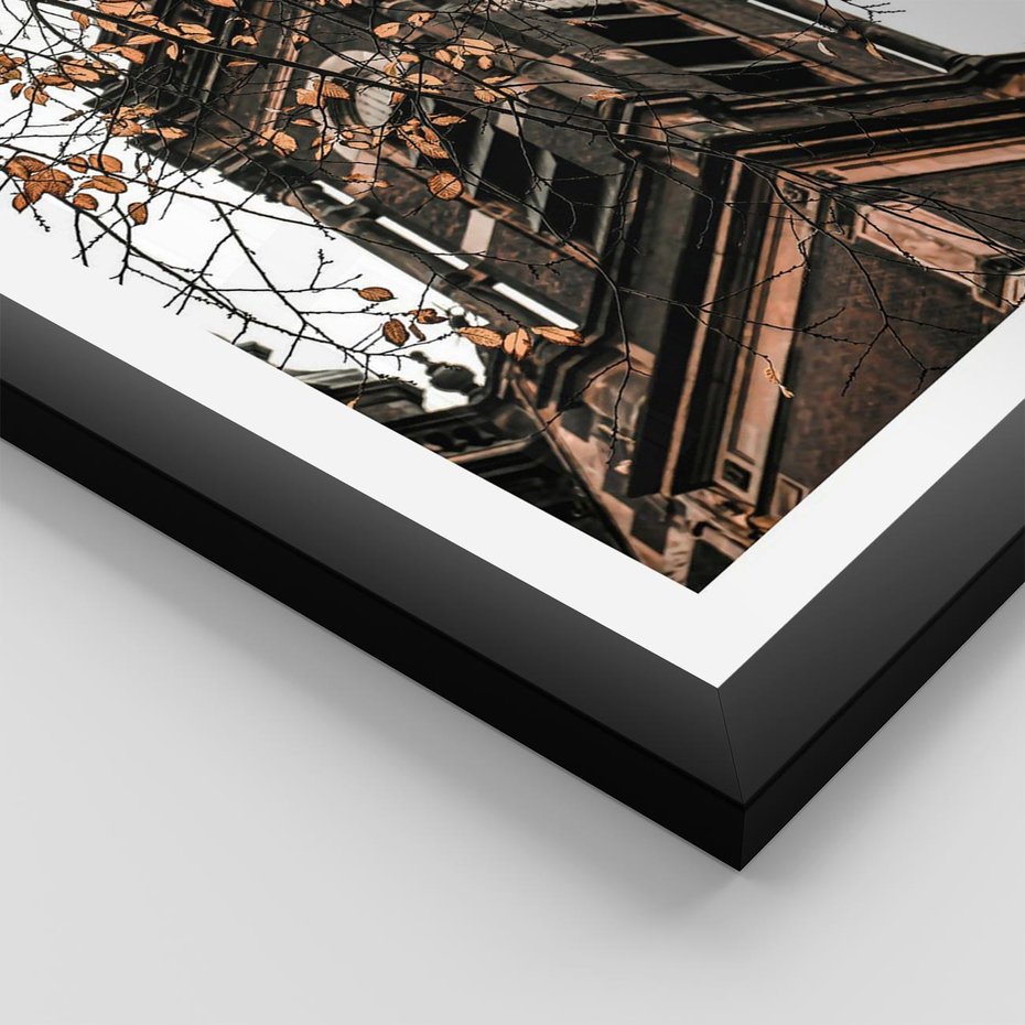 Plakat w ramie 40x50 - Jesienna Wieża w Liściach - architektura, wieża - rama czarna