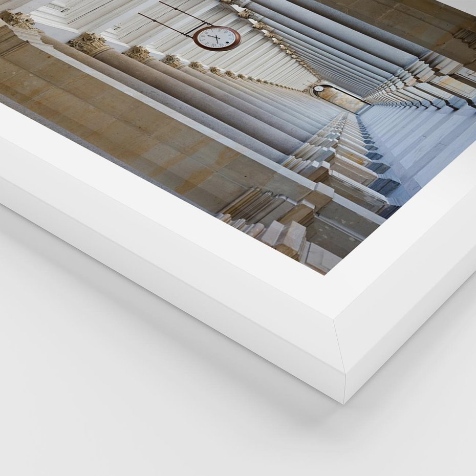 Plakat w ramie 40x50 - Kolumny Czasu - architektura, kolumny - rama biała