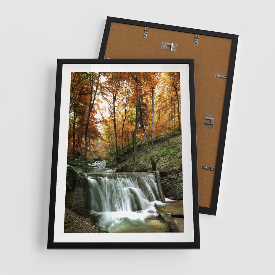 Plakat w ramie 50x70 - Jesienny wodospad w lesie - wodospad, las - rama czarna