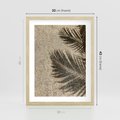 Plakat w ramie 30x40 - Plażowa Idylla - palma, cień na piasku - rama drewno
