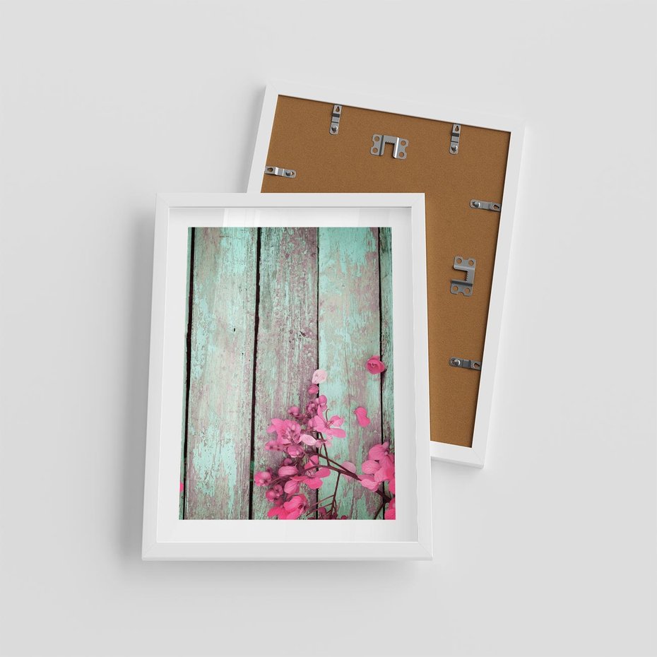 Plakat w ramie 30x40 - Urok Dawnych Czasów - kwiaty, deski - rama biała