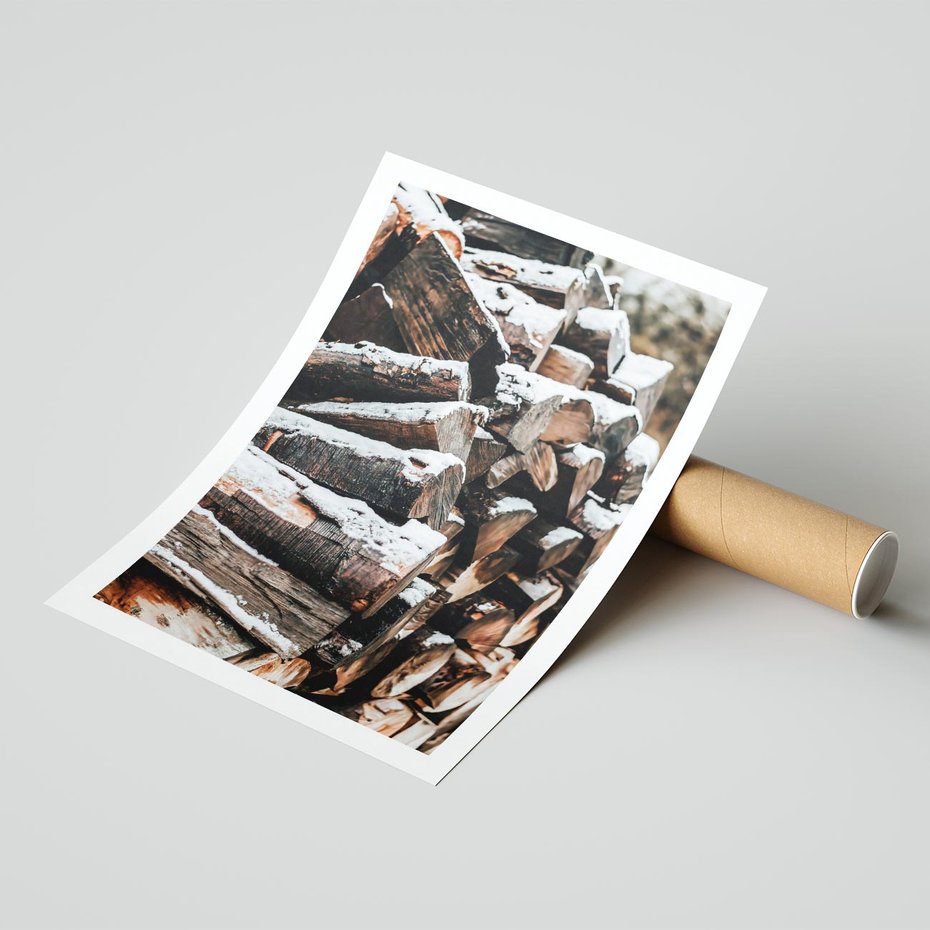 Plakat bez ramy 30x40 - Zimowa Drewniana Idylla - drewno, kłody